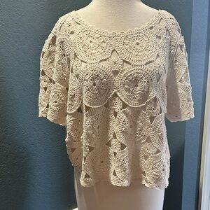 Ultra Pink Crochet Circle Motif Short-Sleeve Top in Cream